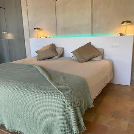 Casa Con Piscina Interior En Tamariu, Calella De *